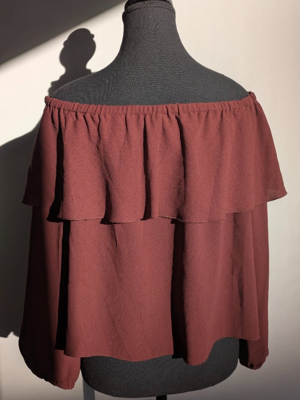 Wilfred Aritzia - Off Shoulder Ruffle Blouse Burgundy - XS